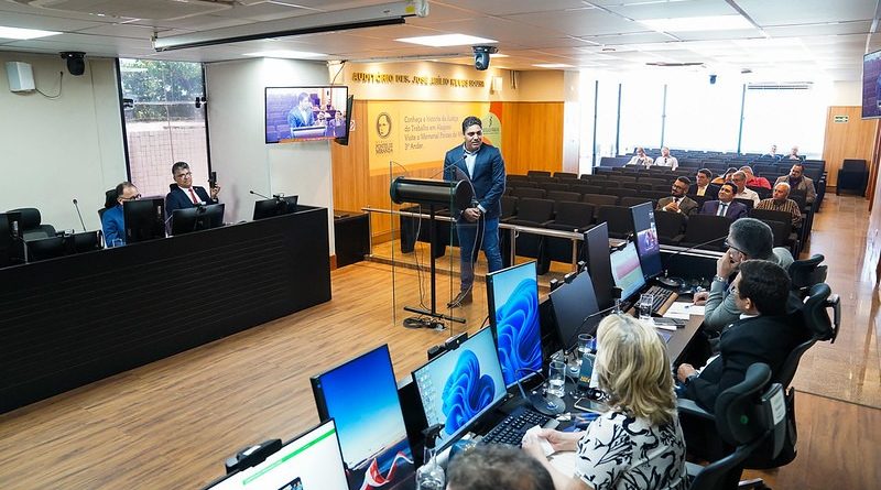 Juiz Cláudio Márcio Lima é promovido ao cargo de titular da VT de Penedo